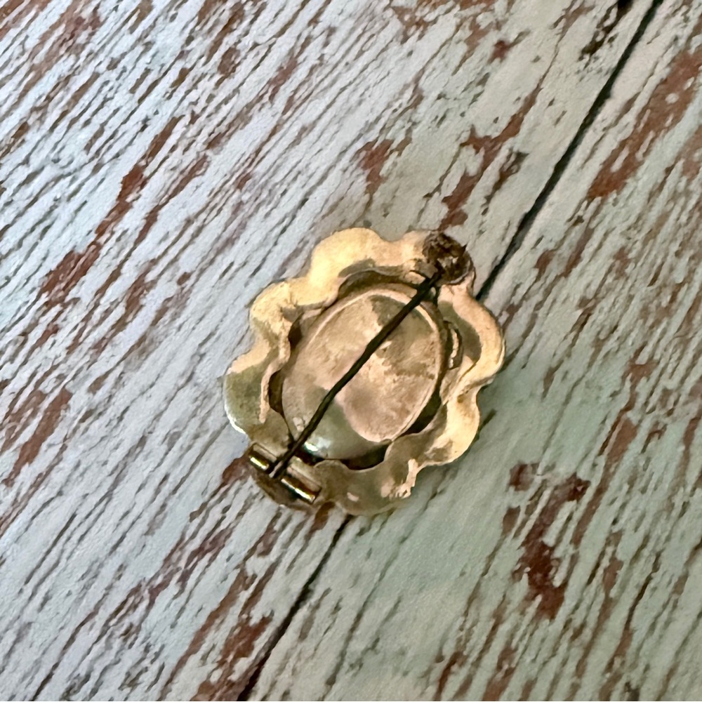 Vintage lot of 4 items 2 pairs earrings locket ring - Picture 7 of 10